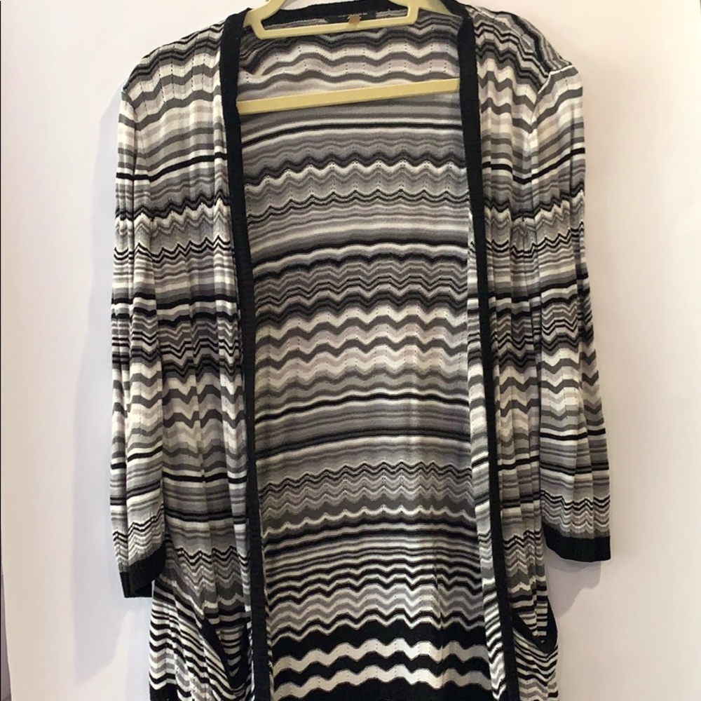 ⭐️ Black and White Cardigan